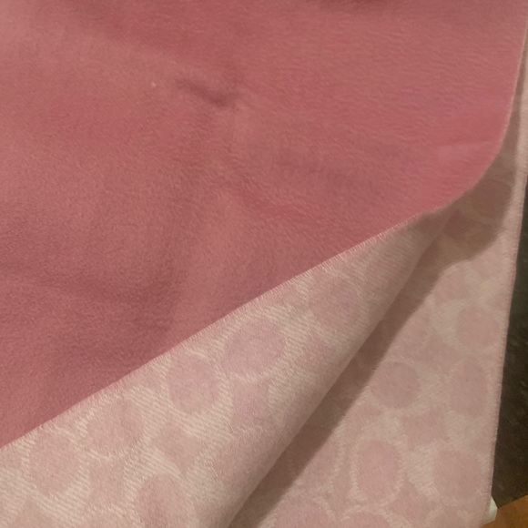 Cashmere Coach Pink Scarf - never worn with tags 100% authentic cashmere - Picture 3 of 5